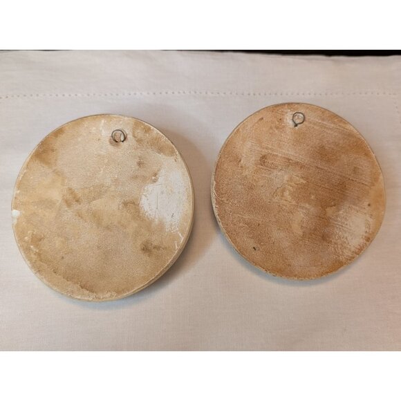 Vintage Chalkware Jesus & Mary Round Wall Plaques Religious Decor 5" Diameter - Picture 7 of 9